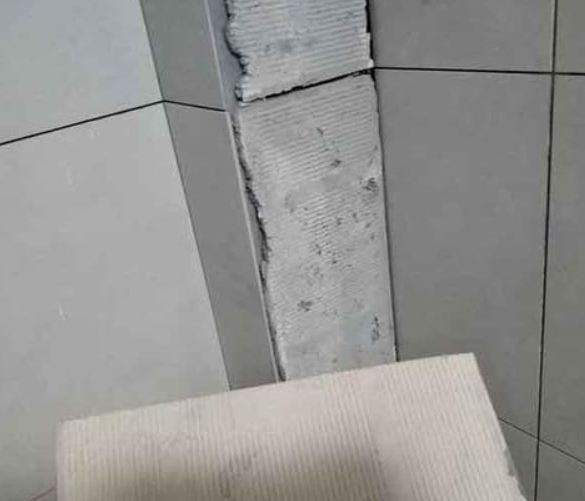 张家界瓷砖空鼓维修公司分享下厨房瓷砖脱落的补救措施。